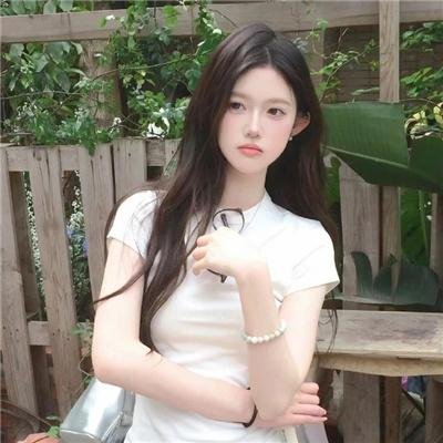泳池怪诞